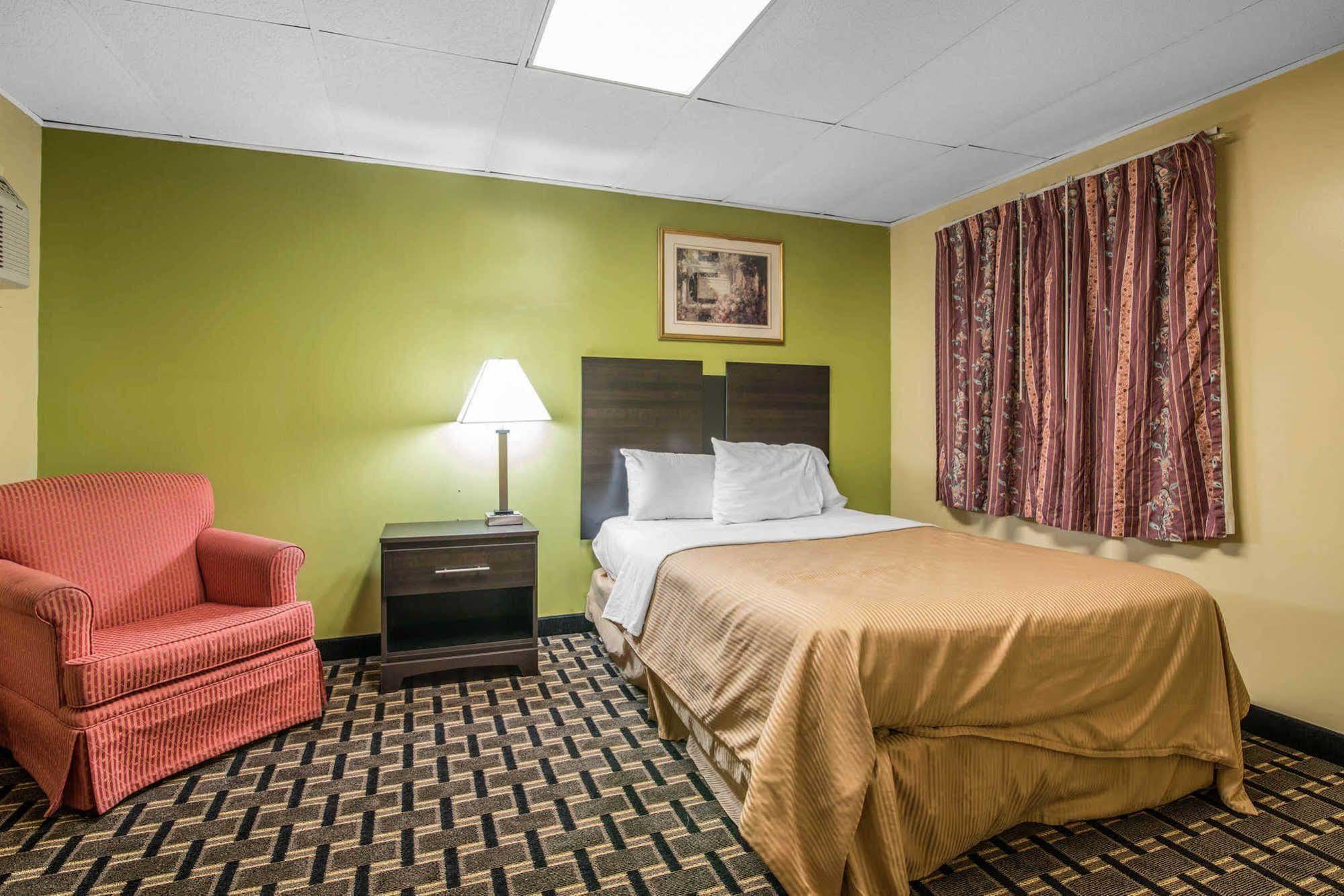Rodeway Inn Rutland Exterior photo